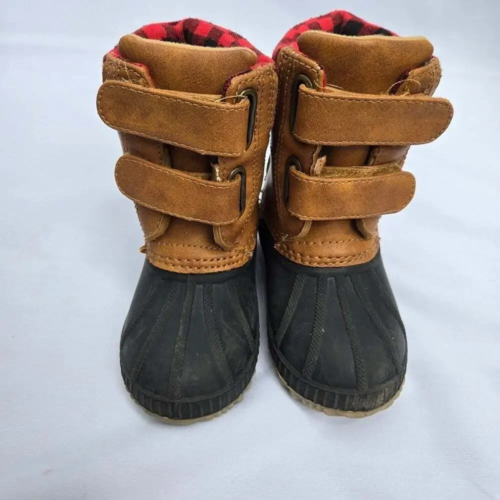 Gap Kids Tan and Black Winter Duck Boots Size 7/8